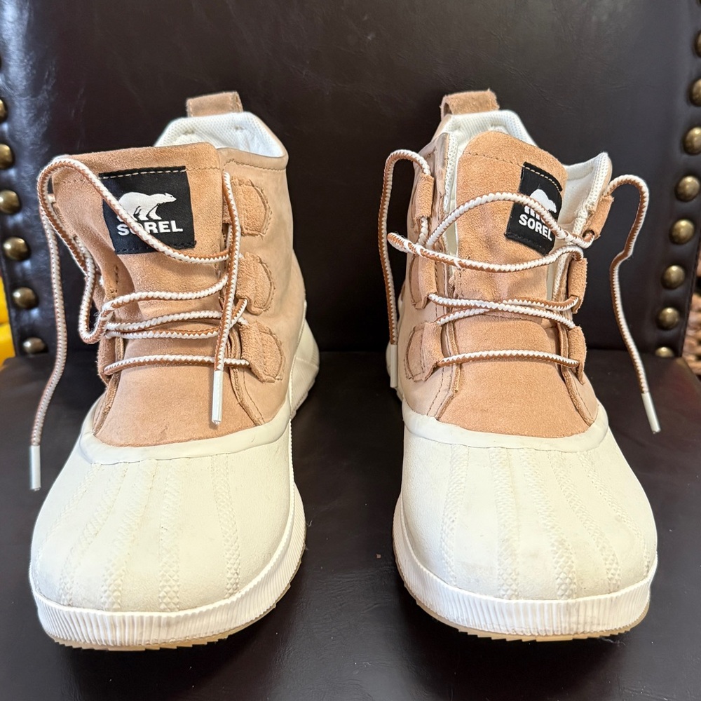 Sorel Out N About waterproof boots. Womens 9.5